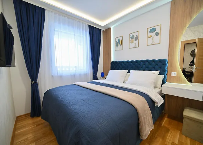 Lux Blue Sky Mountain View *