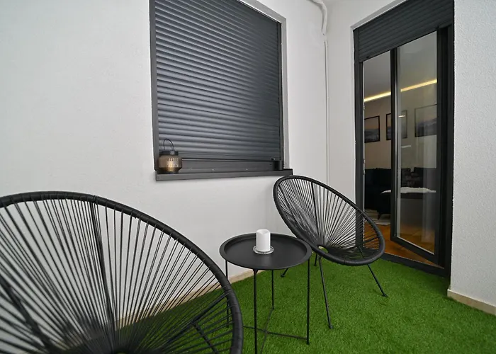 Lux Blue Sky Mountain View 아파트