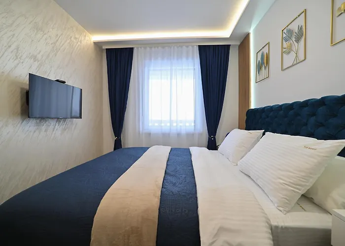 Lux Blue Sky Mountain View 즐라티보